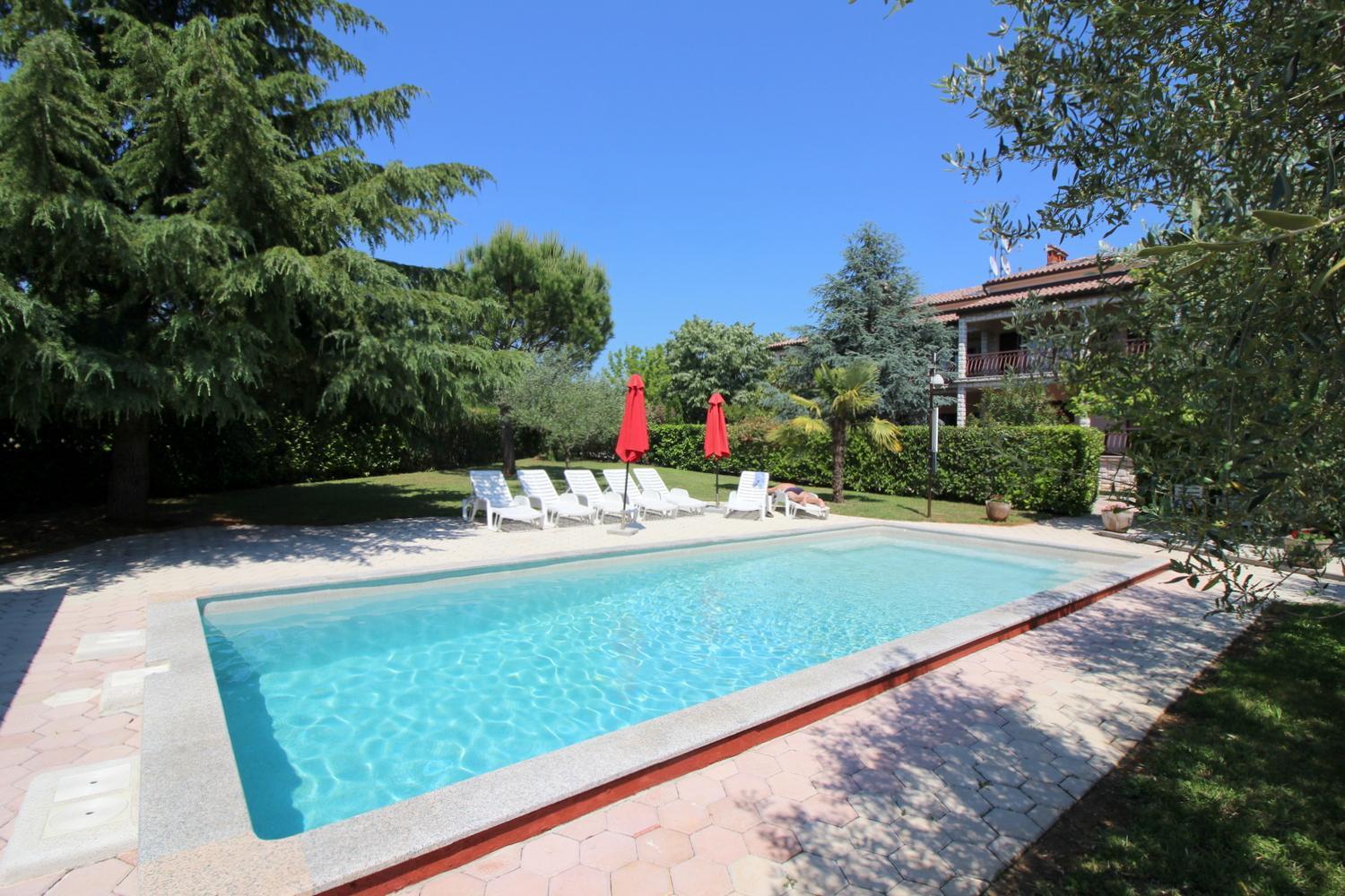 Apartment Lorena With Pool Porec