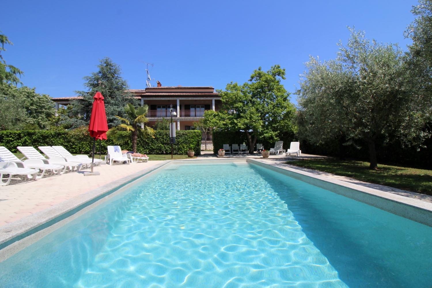 Apartment Lorena With Pool