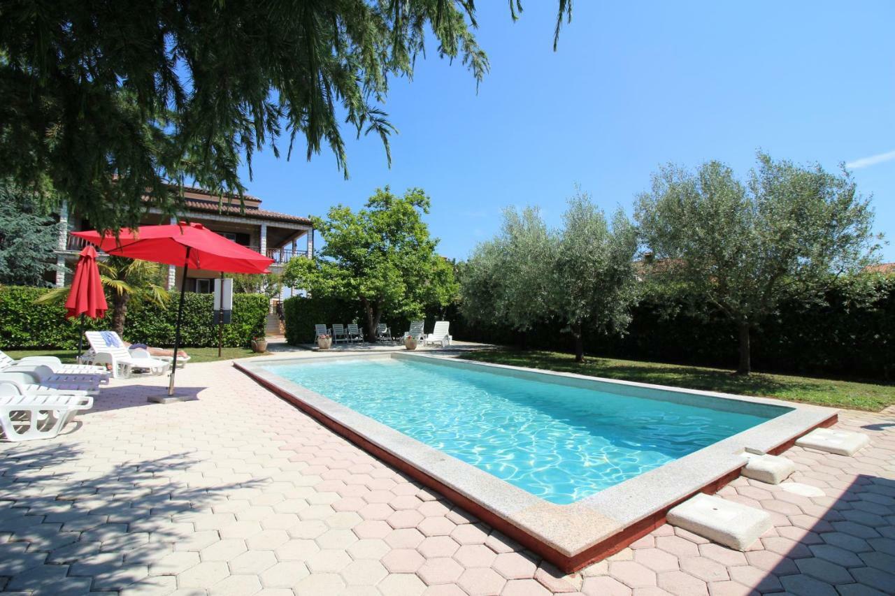 Lorena With Pool Apartment Porec